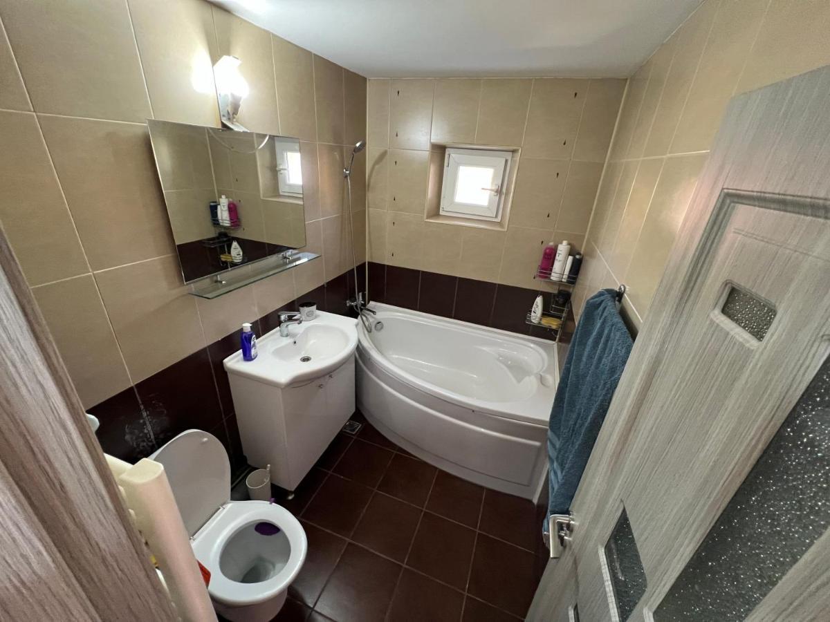 L&L Apartment Brasov Luaran gambar