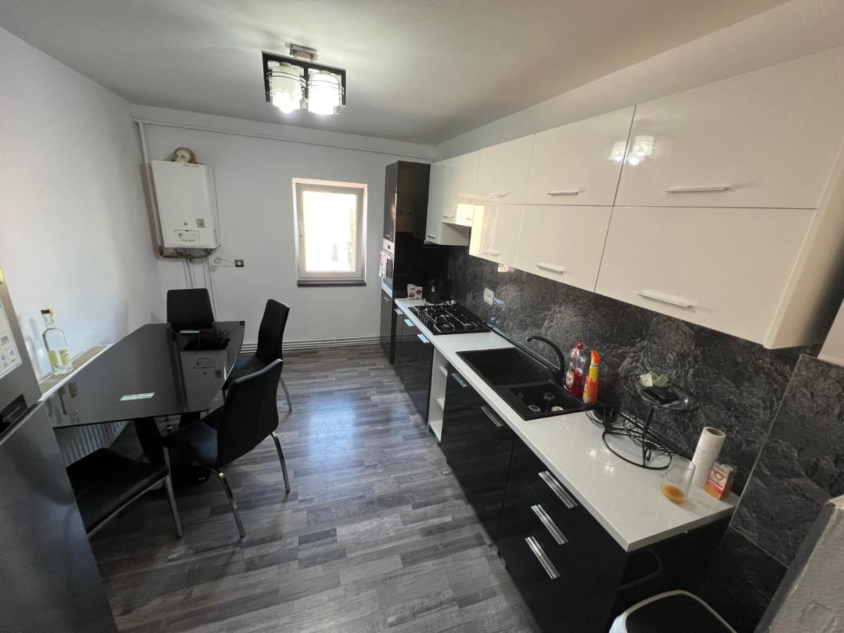 L&L Apartment Brasov Luaran gambar