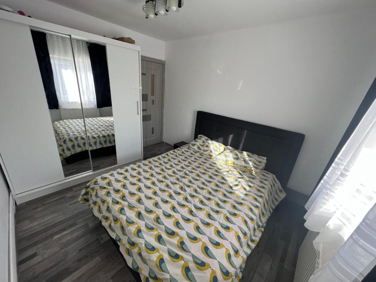 L&L Apartment Brasov Luaran gambar