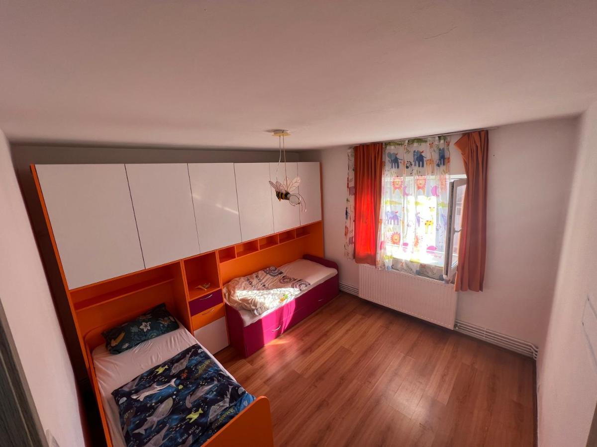L&L Apartment Brasov Luaran gambar